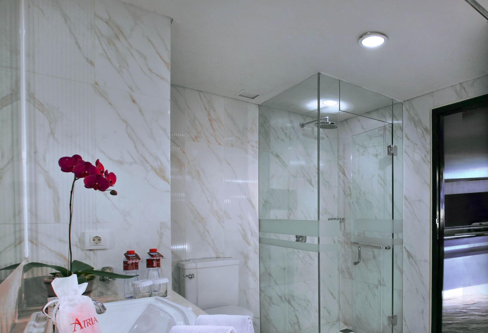 Atria Hotel Маланг Екстериор снимка