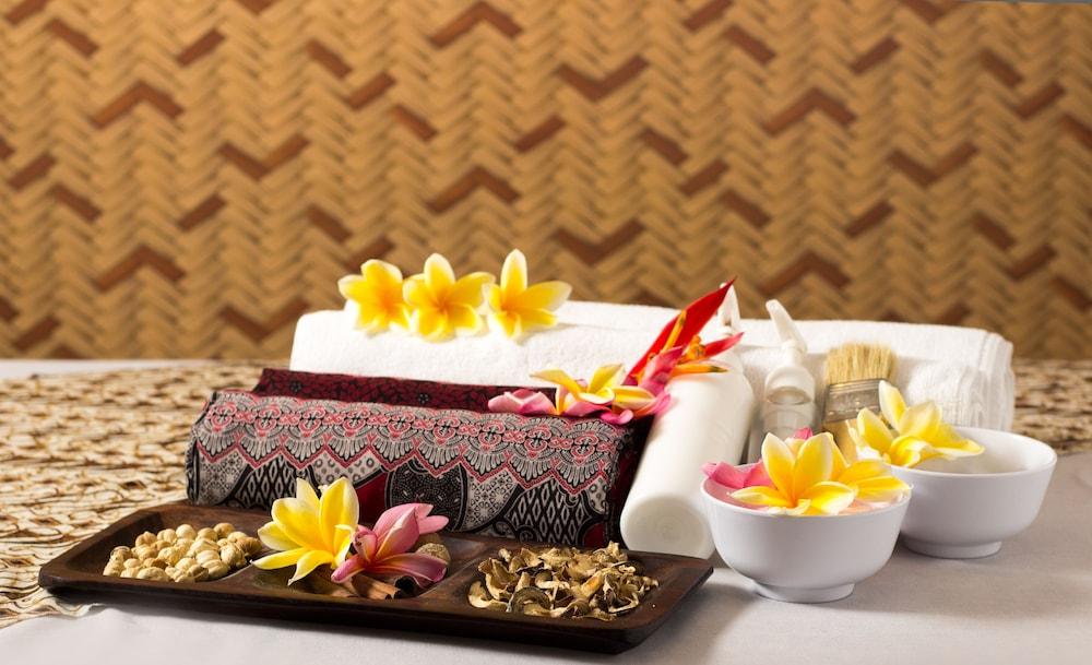 Atria Hotel Маланг Екстериор снимка
