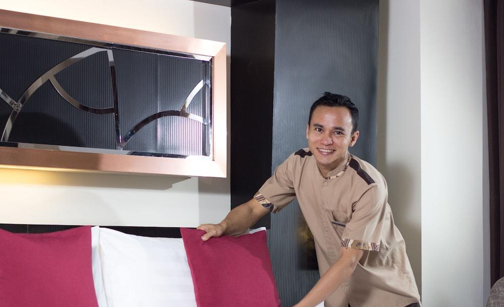 Atria Hotel Маланг Екстериор снимка