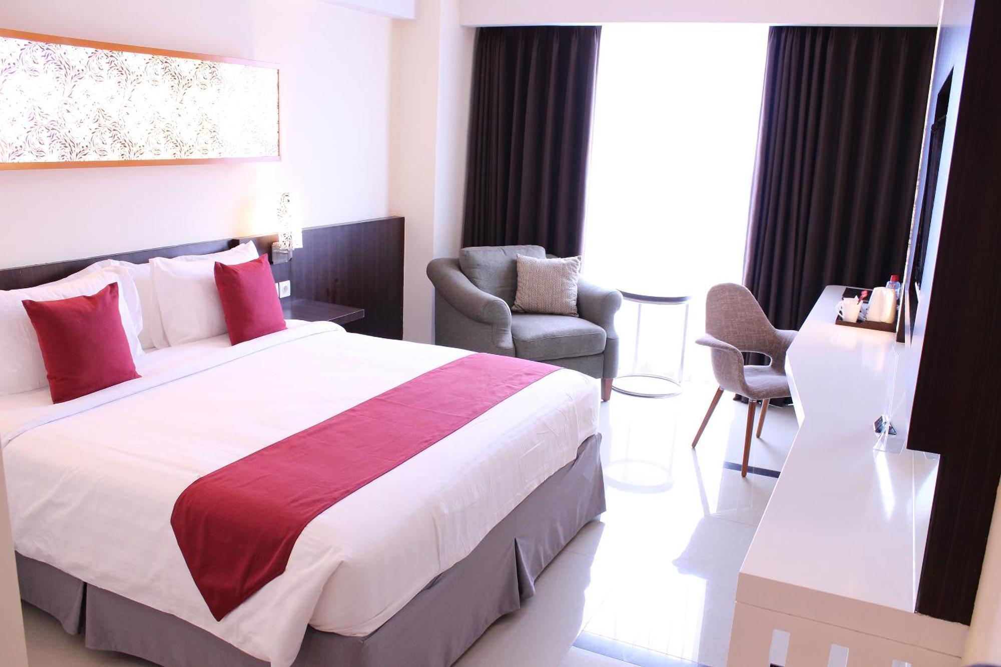 Atria Hotel Маланг Екстериор снимка