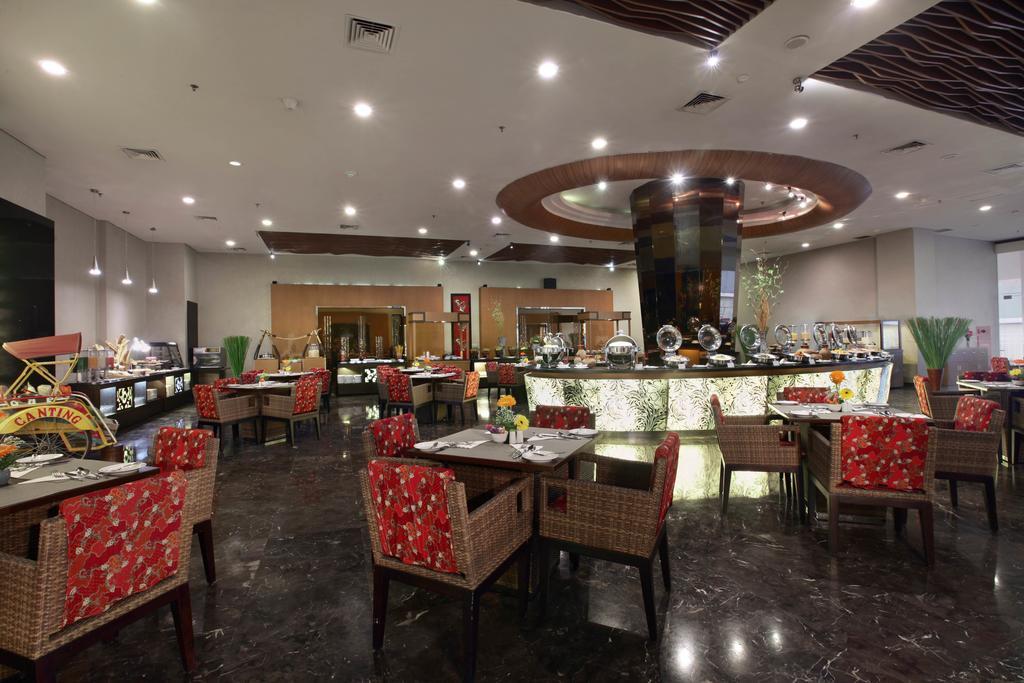 Atria Hotel Маланг Екстериор снимка