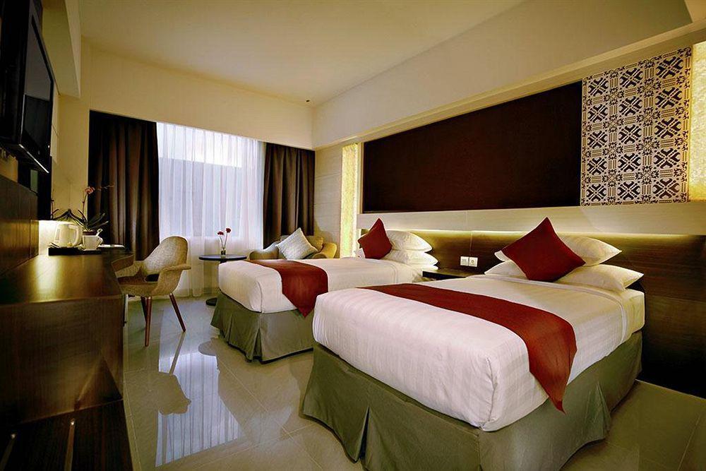 Atria Hotel Маланг Екстериор снимка