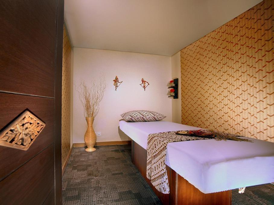 Atria Hotel Маланг Екстериор снимка