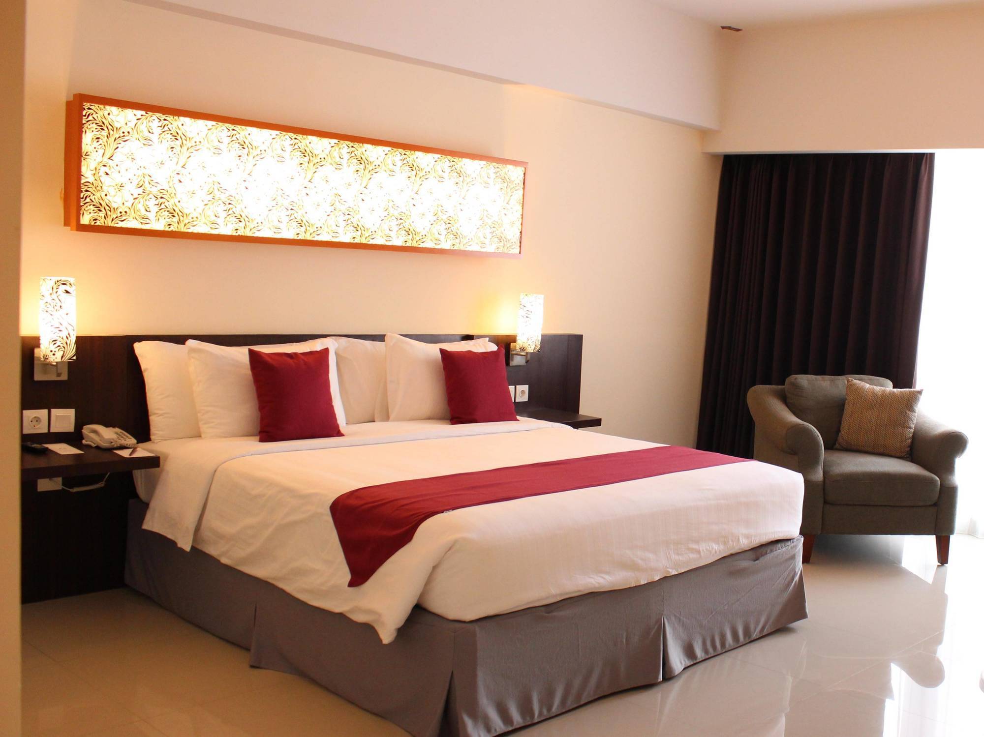 Atria Hotel Маланг Екстериор снимка
