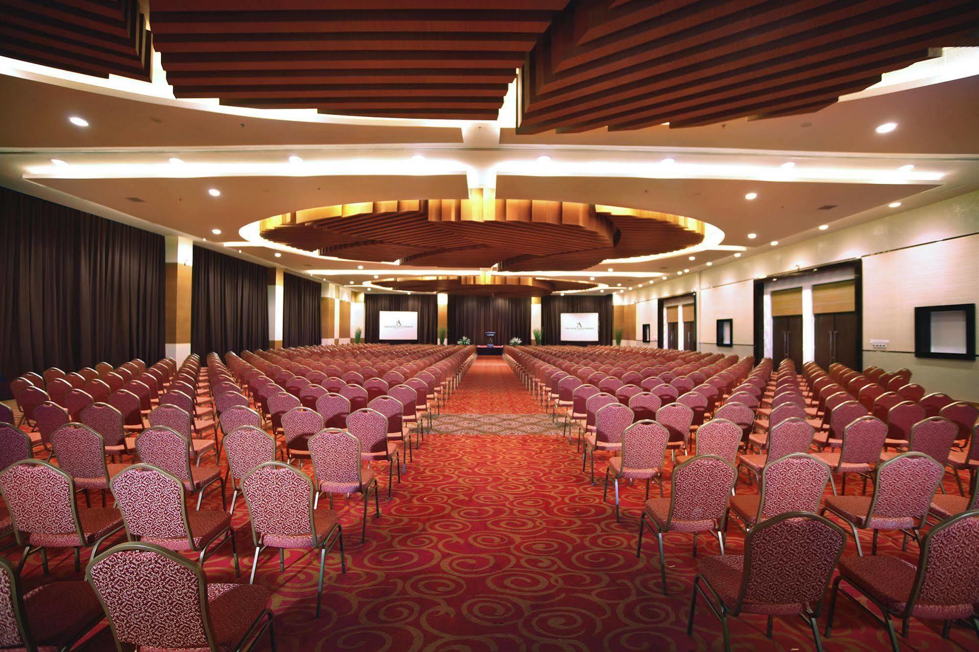 Atria Hotel Маланг Екстериор снимка