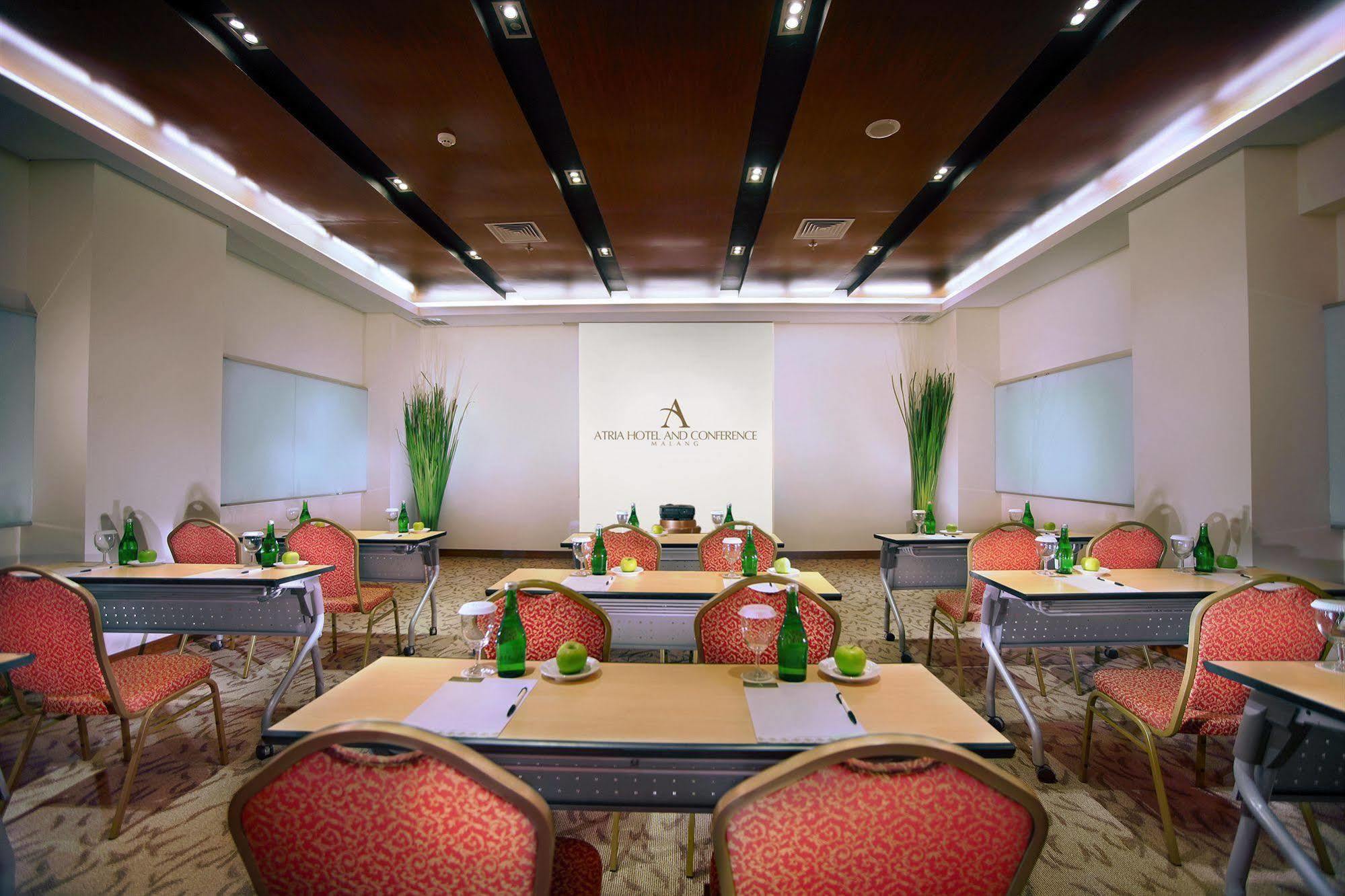 Atria Hotel Маланг Екстериор снимка