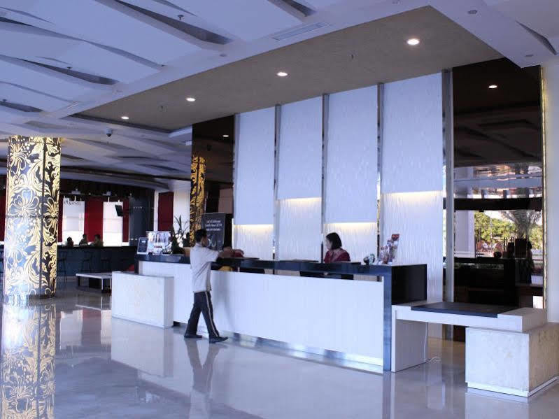 Atria Hotel Маланг Екстериор снимка